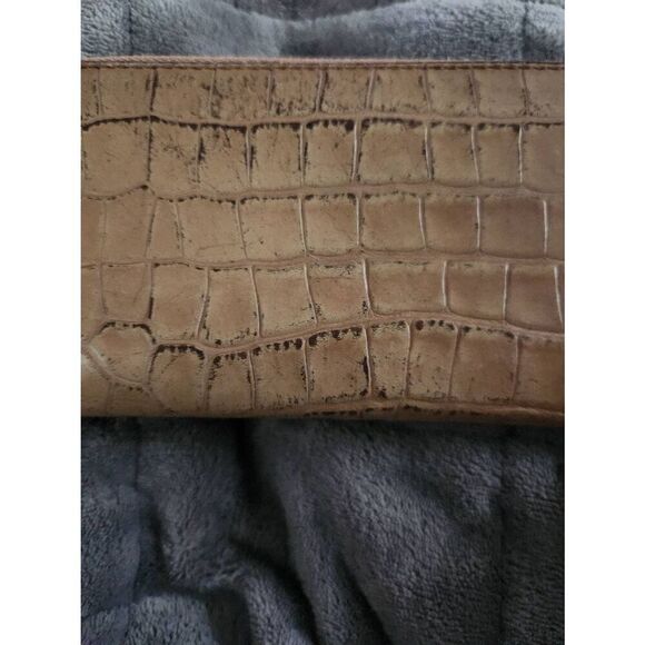 Michael Kors Jet Set Travel Large Continental Wristlet (Camel). - Picture 13 of 13